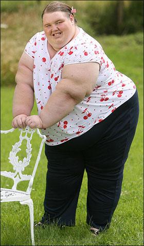A file photo of Georgia Davis from Aberdare, South Wales when she was 15 with the weight of 231 kg. The 16-year old girl labelled Britain's fattest teenager had earlier been warned by UK doctors that her weight could kill her. She enrolled at the academy in North Carolina last September and shed about 84 kg in seven months. (Source: CRIENGLISH.com)