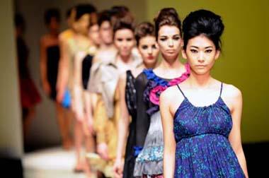Models showcase Nirvana series of fashion dress by Chinese designer Simon Wang during the 2009 Shanghai Fashion Week in Shanghai, China, April 23, 2009. (Xinhua/Dong Hongjing)
