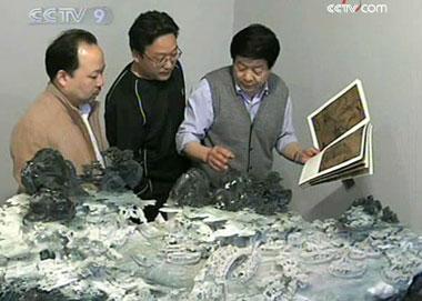 The Song Dynasty painting Riverside Scene at Qingming Festival is being carved in stone by a Henan artist. The three-ton sculpture is making history as the only ancient painting to be carved on a whole block of jade.
