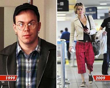 "The Matrix Reloaded" co-director Larry Wachowskiv - recently made a rare public appearance. Wachowski, 43, was spotted (seen in the photo on the right) departing LAX Airport in Los Angeles on April 17.(Photo: cqwb.cqnews.net)