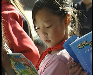 “圖書傳遞”走進涼山——渴望讀書的彝族娃