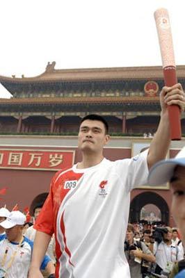 Chinese NBA basketball star Yao Ming carries the Olympics torch on the Tiananmen square in Beijing on August 06, 2008, two days ahead of the start of the 2008 Beijing Olympic Games. Yao will carry China's national flag at Friday's opening ceremony for the Beijing Olympics, a senior Chinese sporting official said. (China Daily)
