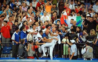 Matteo Tagliariol of Italy celebrates his victory over Fabrice Jeannet of France during men's individual epee final of Beijing 2008 Olympic Games fencing event at Fencing Hall of National Convention Center in Beijing, China, Aug. 10, 2008.(Xinhua Photo)