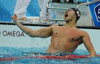 Kosuke Kitajima of Japan celebrates after winning the men's 100m breaststroke final at the Beijing 2008 Olympic Games in the National Aquatics Center, also known as the Water Cube in Beijing, China, Aug. 11, 2008. Kitajima set a new world record and won the gold medal in the event with 58.91 seconds.(Xinhua)