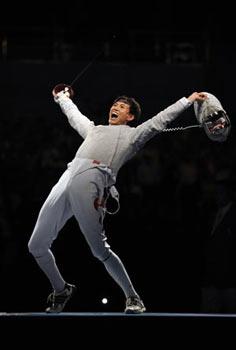 Zhong Man of China celebrates during the men's individual sabre gold medal match of fencing against Nicolas Lopez of France at Beijing 2008 Olympic Games in Beijing, China, Aug. 12, 2008. Zhong Man of China won the gold medal in the event. (Xinhua Photo)