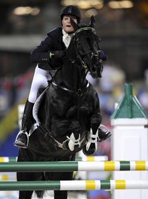 Australian rider Sonja Johnson riding horse Ringwould Jaguar jumps during eventing jumping competition of the Beijing 2008 Olympic Games equestrian events at the Hong Kong Olympic Equestrian Venue (Sha Tin) in the Olympic co-host city of Hong Kong, south China, Aug. 12, 2008. The team of Australia won the silver medal of eventing team with a total penalty of 171.20. (Xinhua/Lui Siu Wai) 