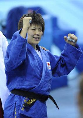 Masae Ueno of Japan celebrates the victory over Anaysi Hernandez of Cuba during women's 70kg final of the Beijing 2008 Olympic Games Judo event in Beijing, China, Aug. 13, 2008. Masae Ueno claimed the gold of the Judo women's 70kg. (Xinhua/Wu Xiaoling)