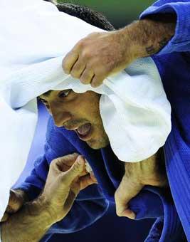 Ilias Iliadis (blue) of Greece competes against Mark Huizinga of Netherlands during their men 90kg preliminary of the Beijing 2008 Olympic Games Judo event at the Beijing Science and Technology University Gymnasium in Beijing, China, Aug. 13, 2008. Mark Huizinga won the match.(Xinhua PhotoChen Jianli)