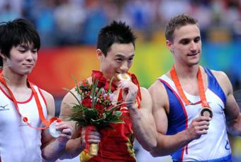 Yang Wei of China (C), Kohei Uchimura of Japan (L) and Benoit Caranobe of France pose for photos on the awarding ceremony for gymnastics artistic men's individual all-around final of Beijing 2008 Olympic Games at National Indoor Stadium in Beijing, China, Aug. 14, 2008. Yang Wei claimed the title with a score of 94.575.(Xinhua Photo)