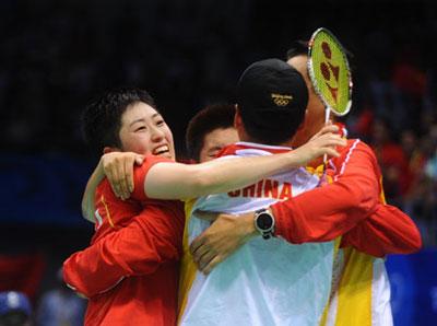 Yu Yang/Du Jing of China celebrate the victory over Lee Kyungwon/Lee Hyojung of South Korea during women's doubles gold medal match of the Beijing 2008 Olympic Games badminton event in Beijing, China, Aug. 15, 2008. Yu Yang/Du Jing beat Lee Kyungwon/Lee Hyojung 2-0 and claimed the gold. (Xinhua/Luo Xiaoguang)