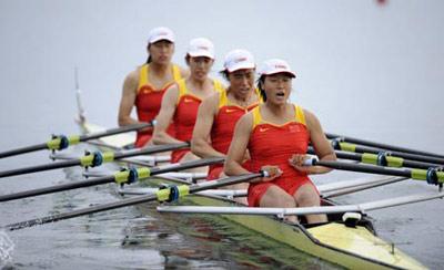 Tang Bin, Jin Ziwei, Xi Aihua and Zhang Yangyang of China scull strokes during Women's Quadruple Sculls Final A of Beijing 2008 Olympic Games rowing event at Shunyi Rowing-Canoeing Park in Beijing, China, Aug. 17, 2008. The Chinese team won the gold medal of the event. (Xinhua Photo)