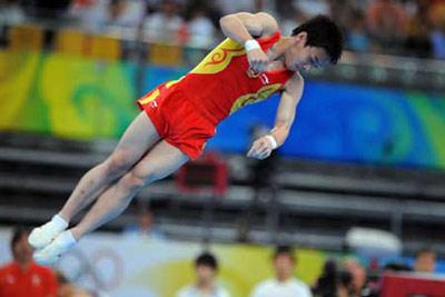 China's Zou Kai performs on the floor during the men's apparatus final of Beijing 2008 Olympic Games at National Indoor Stadium in Beijing, China, Aug. 17, 2008. Zou Kai claimed the title of the event with a score of 16.050. (Xinhua Photo)