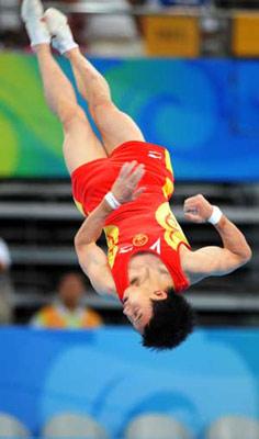 China's Zou Kai performs on the floor during the men's apparatus final of Beijing 2008 Olympic Games at National Indoor Stadium in Beijing, China, Aug. 17, 2008.(Xinhua Photo)