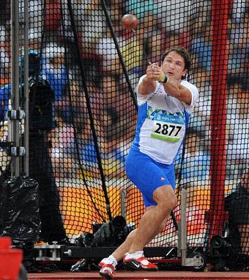 Primoz Kozmus of Slovenia competes in men's hammer throw final at the National Stadium, also known as the Bird's Nest, during Beijing 2008 Olympic Games in Beijing, China, Aug. 17, 2008. Kozmus claimed the title of the event. (Xinhua/Li Ga)