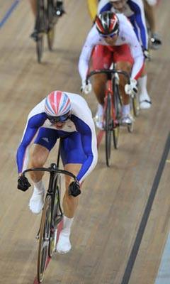 Chris Hoy of Great Britain rides in the Men’s Keirin Finals of the cycling-track event during the Beijing 2008 Olympic Games at the Laoshan Velodrome in Beijing, China, Aug. 16, 2008. Chris Hoy ranked 1st in the finals and won the gold medal. (Xinhua/Liang Qiang) 
