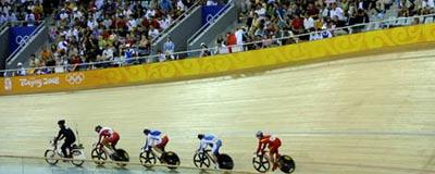 Feng Yong (1st R) of China competes in the Men's Keirin First Round Repechage of the cycling-track event during the Beijing 2008 Olympic Games at the Laoshan Velodrome in Beijing, China, Aug. 16, 2008. (Xinhua/Zhang Duo) 