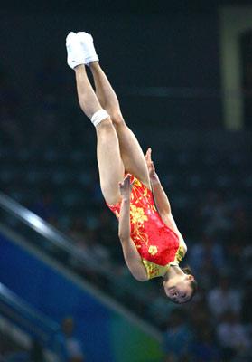 He Wenna competes. (Photo credit: Xinhua)
