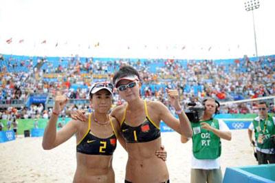 Wang Jie (R) and Tian Jia of China celebrate after winning the women's semifinal of the Beijing 2008 Olympic Games beach volleyball event against Xue Chen and Zhang Xi of China in Beijing, China, Aug. 19, 2008.(Xinhua Photo)
