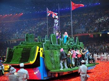 Photo taken on Sept. 17, 2008 shows the London's 8-minute performance during the closing ceremony of the Beijing 2008 Paralympic Games held in the National Stadium, also know as the Bird's Nest in Beijing, capital of China.(Xinhua/Li Ziheng)