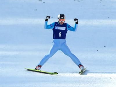 Kim Hyun Ki of South Korea reacts during the normal hill ski jumping team event (K90) in the 24th World Winter Universiade at the Yabuli Ski Resort 195km southeast away from Harbin, capital of northeast China's Heilongjiang Province, Feb. 25, 2009. The team of South Korea claimed the title of the event with a total of 726.5 points. (Xinhua Photo)