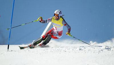 Katarzyna Karasinska of Poland competes during the women's slalom of alpine skiing in the 24th Winter Universiade at the Yabuli Ski Resort 195km southeast away from Harbin, capital of northeast China's Heilongjiang Province, Feb. 26, 2009. Katarzyna Karasinska claimed the title with 1:25.39.(Xinhua/Xu Yu)