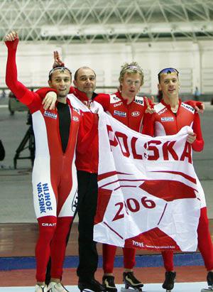 Team members of Poland celebrate after the men's team pursuit final of speed skating in the 24th World Winter Universiade at Harbin, capital city of northeast China's Heilongjiang Province, Feb. 26, 2009. Poland claimed the gold medal with a time of 03:52.96. (Xinhua/Fan Jun)