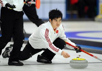 China's Xu Xiaoming acts during the men's curling match against South Korea in the 24th World Winter Universiade at Harbin, capital city of northeast China's Heilongjiang Province, Feb. 26, 2009. China took a bronze medal of the event by beating South Korea 9-5. (Xinhua/Chen Kai)