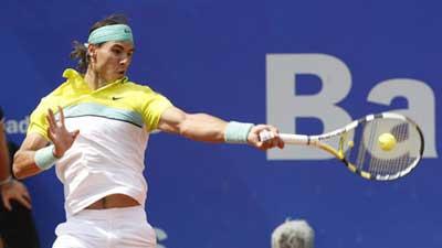 Rafael Nadal of Spain returns a ball to Frederico Gil of Portugal during their match at the Barcelona Open tennis tournament April 22, 2009.Nadal set the perfect winning example with his 6-2, 6-2 opening victory over Gil. (Xinhua/Reuters Photo)