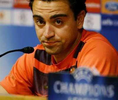 Barcelona's Xavi Hernandez listens during a news conference at Nou Camp in Barcelona April 27, 2009. Barcelona will play Chelsea in their Champions League semi final first-leg soccer match on Tuesday REUTERS/Gustau Nacarino (SPAIN SPORT SOCCER) 