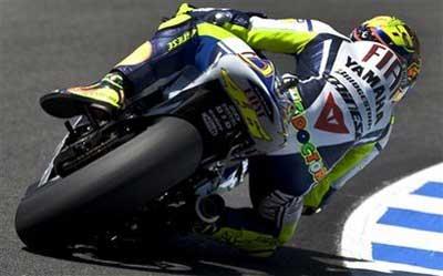 MotoGP Valentino Rossi of Italy steers his Yamaha during the Spanish motorcycle Grand Prix, at the Jerez racetrack in Jerez de la Frontera, Spain, Sunday, May 3, 2009.( AP Photo/Miguel Angel Morenatti ) 