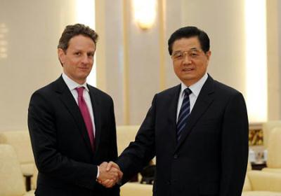 Chinese President Hu Jintao (R) meets with visiting U.S. Treasury Secretary Timothy Geithner in Beijing, capital of China, June 2, 2009.(Xinhua Photo)