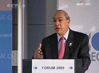 Angel Gurria, OECD Secretary-General, said, "World trade is set to fall by as much as 16 per cent, due to a host of economic influences."(CCTV.com)