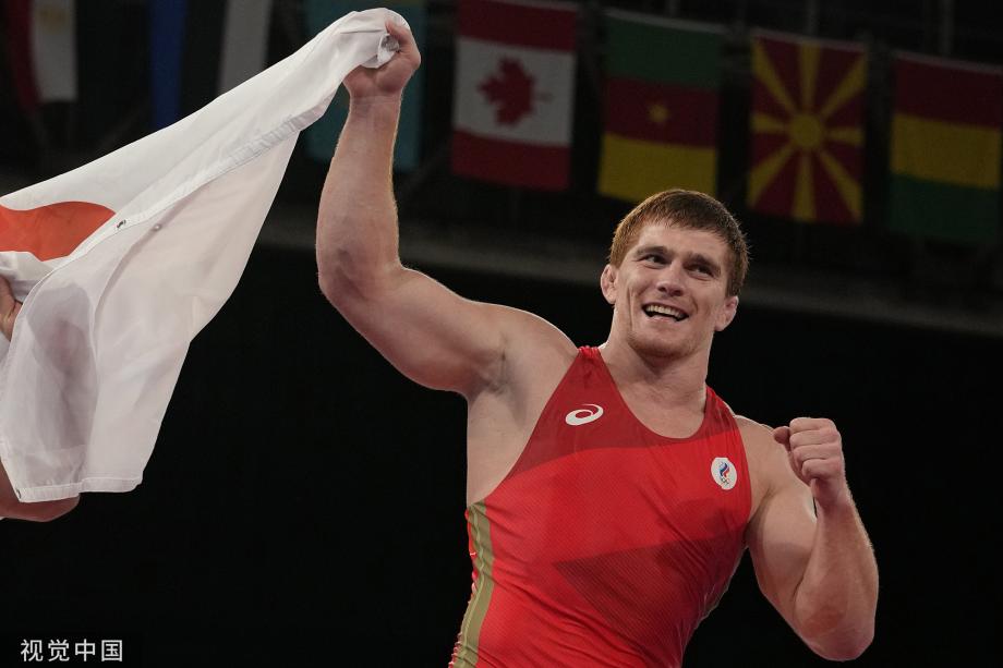 [圖]摔跤男子古典式97公斤級：耶夫洛耶夫-穆薩奪金