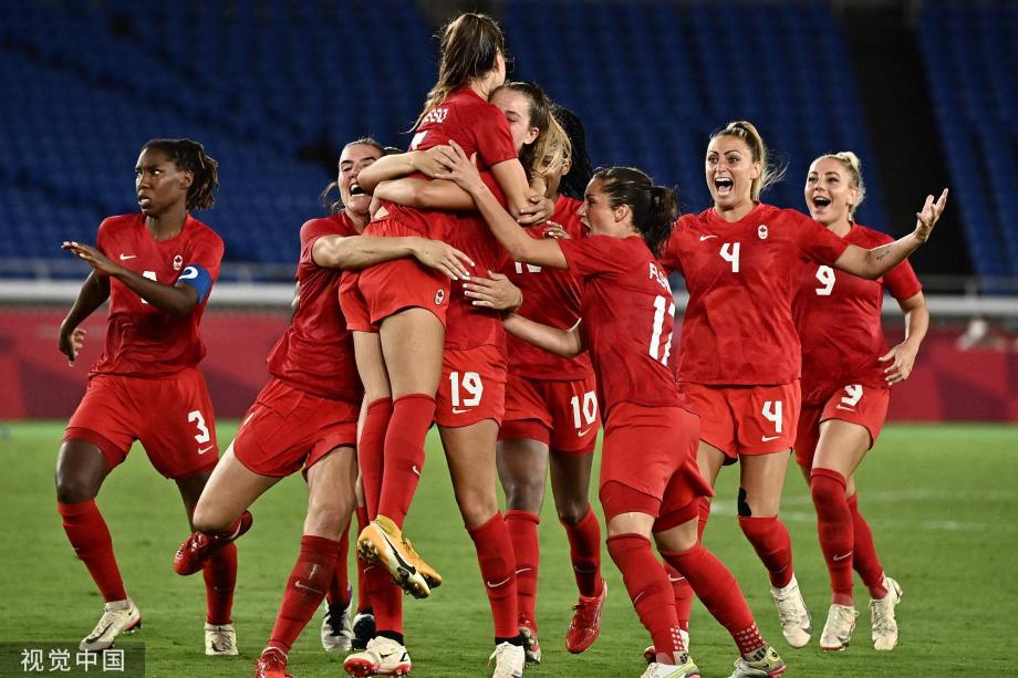 [圖]東京奧運會足球女子決賽 加拿大隊獲得金牌