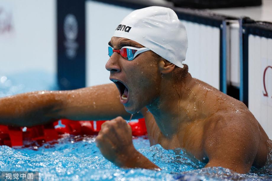 [圖]男子400自由泳決賽 突尼斯小將赫夫尼爆冷奪冠