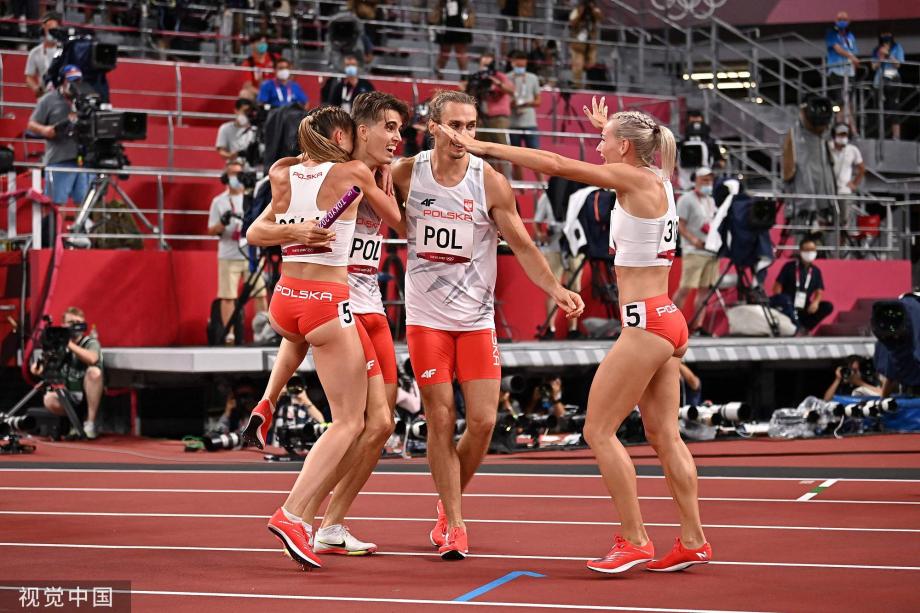 [圖]田徑4x400米混合接力決賽 波蘭隊獲得金牌
