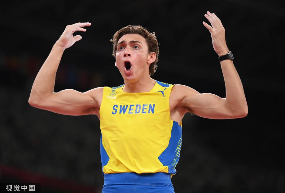 [圖]田徑男子撐桿跳決賽：瑞典選手杜布蘭蒂斯奪金