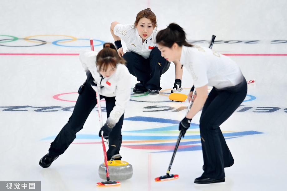 [圖]女子冰壺中國隊戰勝加拿大 循環賽獲4勝5負