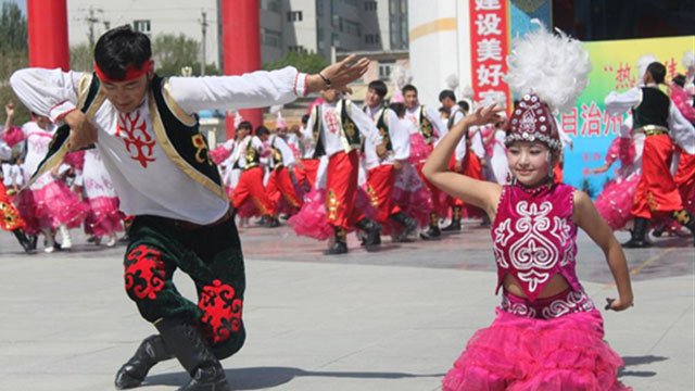 哈薩克族黑走馬舞蹈，意為“黑色的走馬”，是哈薩克族最具代表性的民間舞蹈