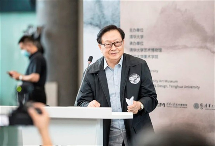 第十一屆全國人大常委會副委員長華建敏宣佈展覽開幕