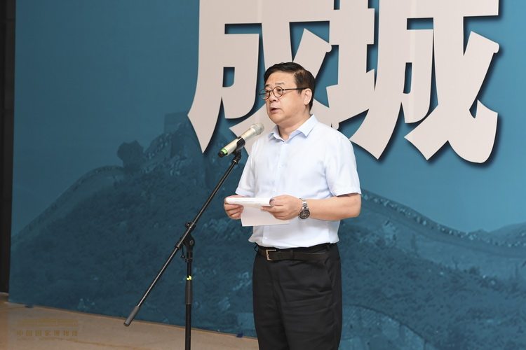 中國美術家協會分黨組書記、駐會副主席徐裏在開幕式上致辭