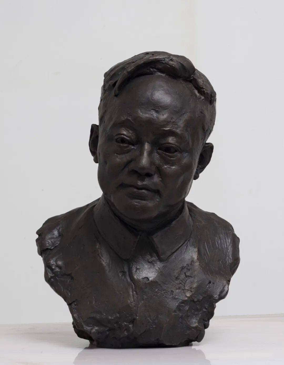 作家巴金像 謝爾蓋·謝利哈諾夫  雕塑 47×32×23cm 1957年 中國美術館藏 白俄羅斯