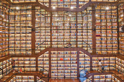 　5月4日，讀者在湖南省邵陽市松坡圖書館桃花源分館閱讀。 　　曾 勇攝（人民視覺）