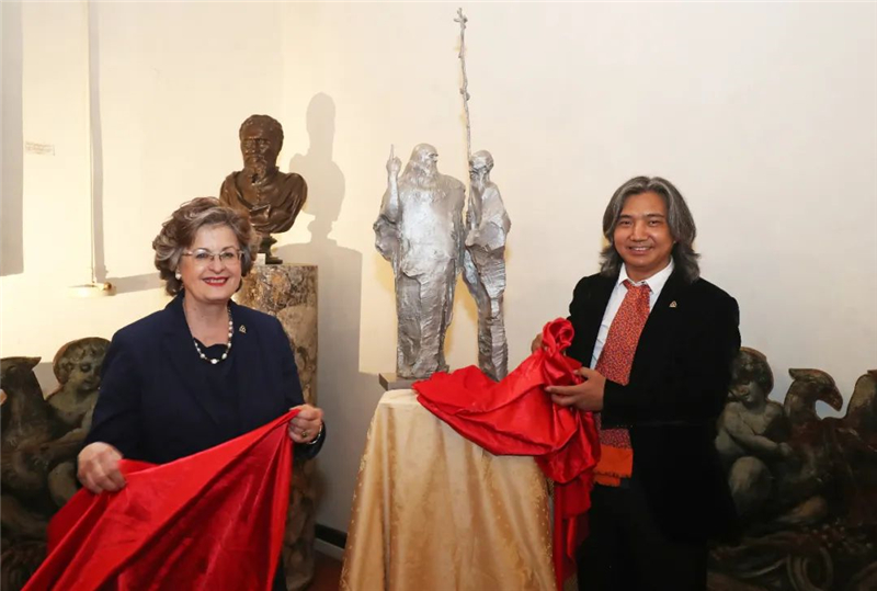 2019年5月，意大利藝術研究院院長阿琦蒂尼（Cristina Acidini）女士與中國美術館館長、意大利藝術研究院榮譽院士吳為山先生共同為雕塑《超越時空的對話——達·芬奇與齊白石》揭幕，這件作品被意大利藝術研究院永久收藏