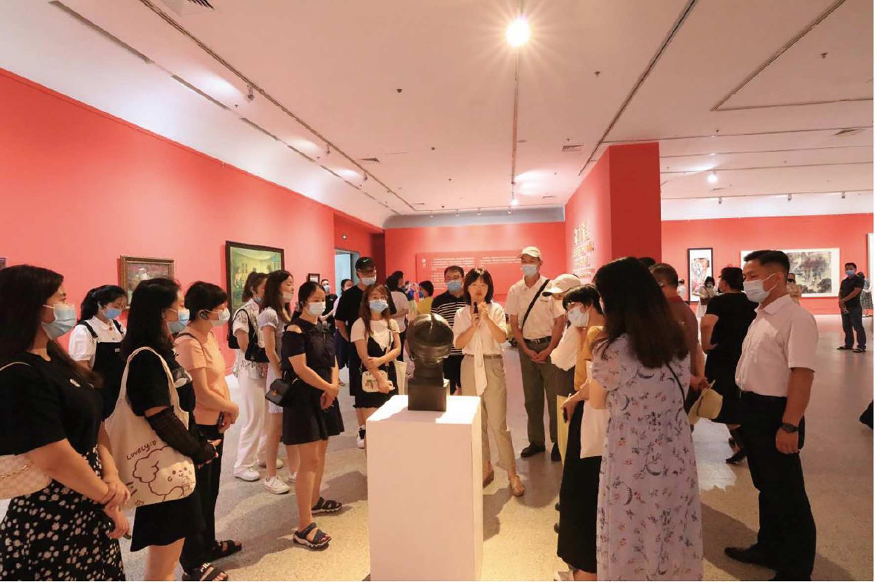 “壯麗航程——慶祝中國共産黨成立100週年湖北優秀美術作品展”現場