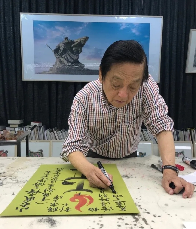 2017年5月7日，韓美林先生畫《小老鼠上燈臺》這也是陳履生美術館（常州）最新收藏的一件油燈題材的作品。