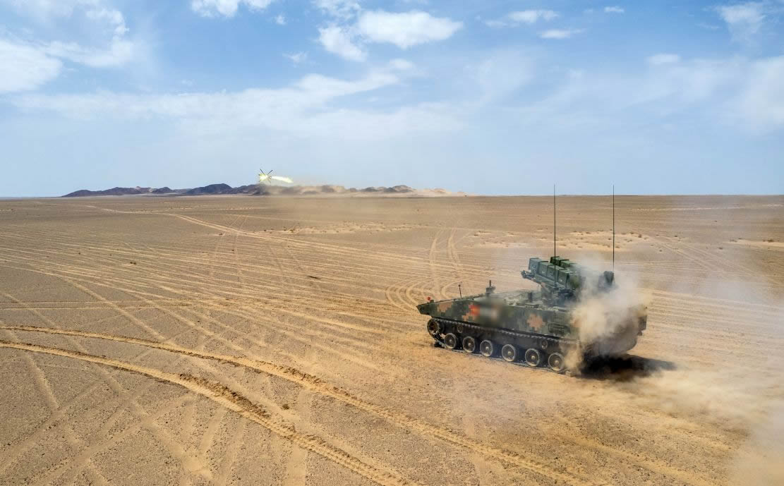 反坦克導彈分隊打擊“敵”殘存裝甲目標