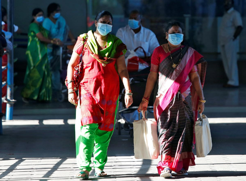 戴口罩的印度民眾（圖源：路透社）