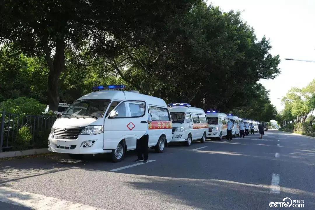 9月22日廈門金龍汽車集團移動CT醫療車交付廈門大學附屬翔安醫院執行抗疫任務。