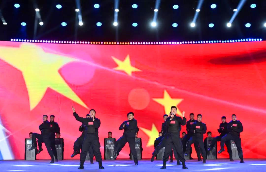 開場歌舞《青春為祖國燃燒》 表演者：中國人民警察大學